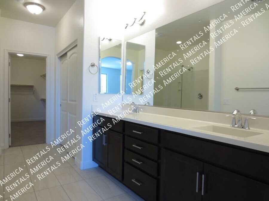 Beautiful 3 Bedrm 2.5 Bath w 3 Car Garage in N/E Buckeye! property image