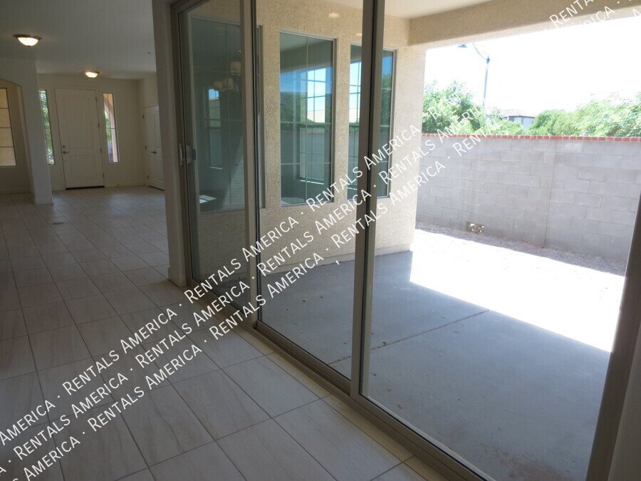 Beautiful 3 Bedrm 2.5 Bath w 3 Car Garage in N/E Buckeye! property image