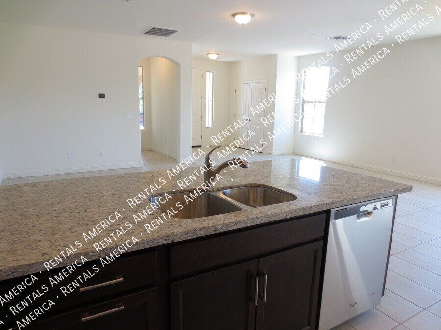 Beautiful 3 Bedrm 2.5 Bath w 3 Car Garage in N/E Buckeye! property image