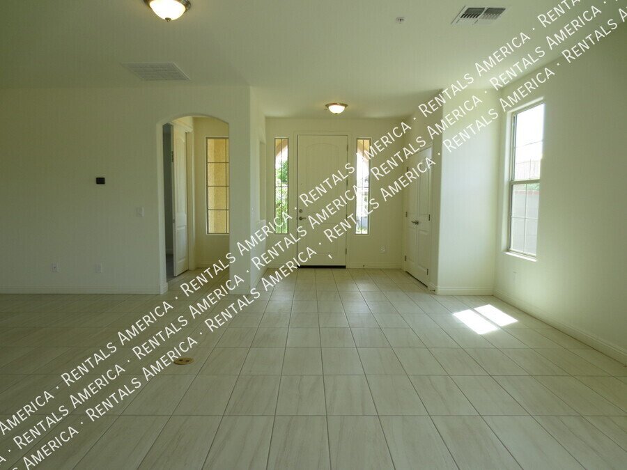 Beautiful 3 Bedrm 2.5 Bath w 3 Car Garage in N/E Buckeye! property image