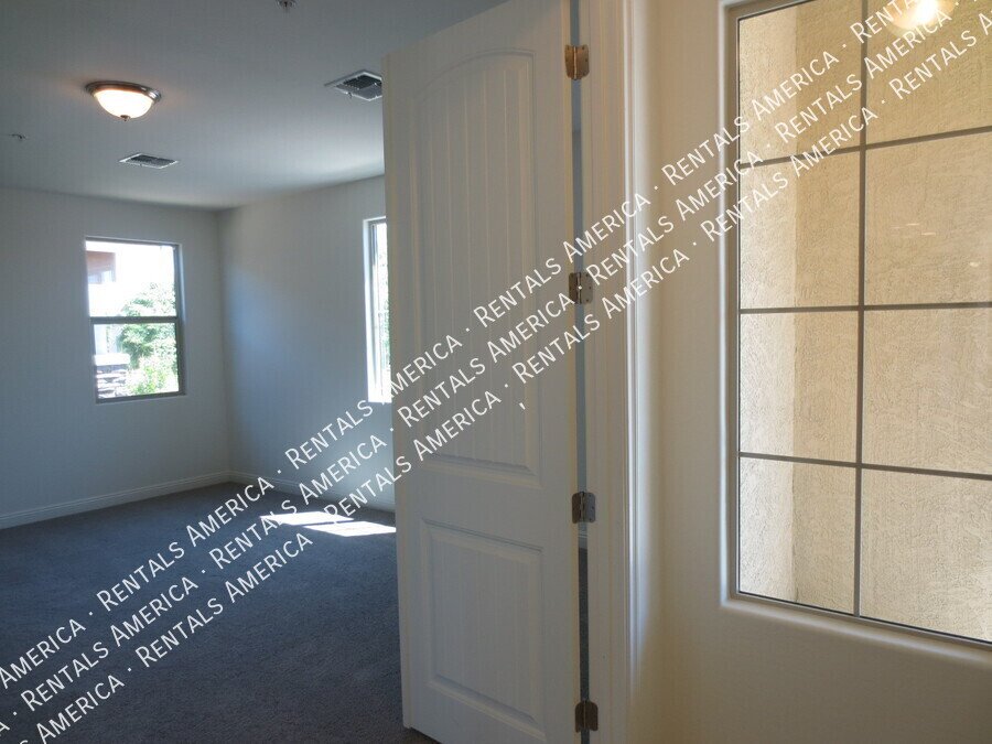 Beautiful 3 Bedrm 2.5 Bath w 3 Car Garage in N/E Buckeye! property image
