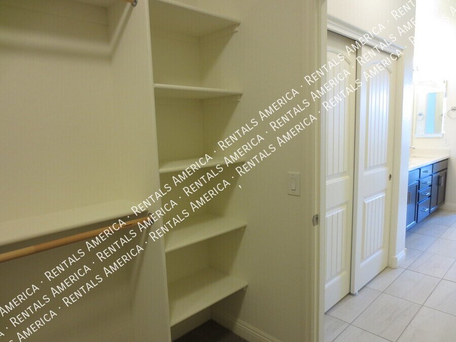 Beautiful 3 Bedrm 2.5 Bath w 3 Car Garage in N/E Buckeye! property image