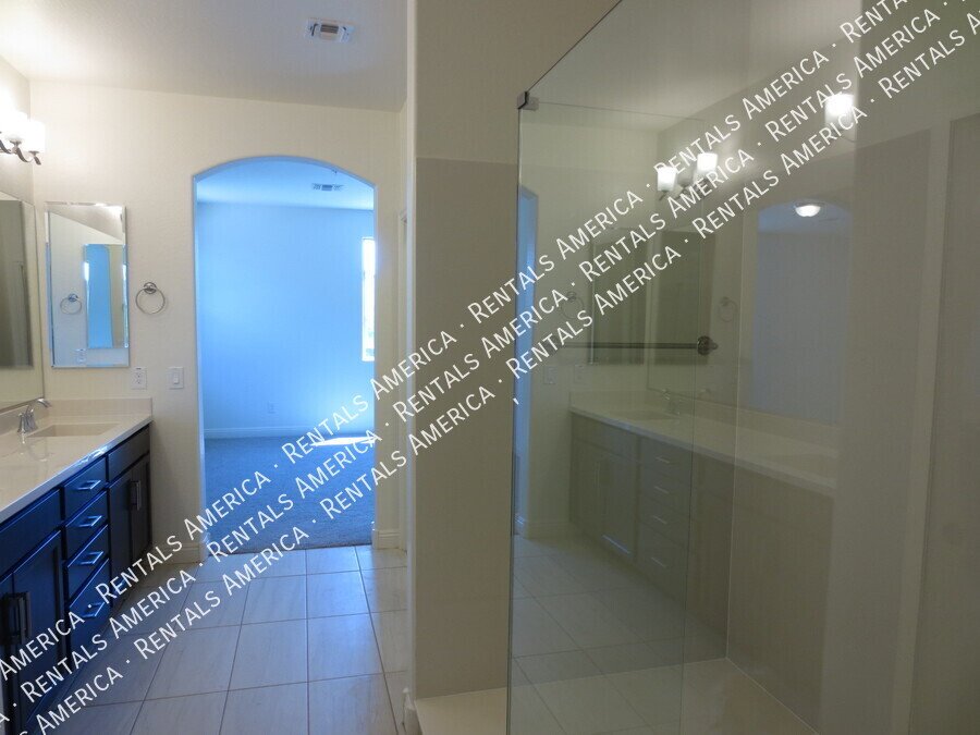 Beautiful 3 Bedrm 2.5 Bath w 3 Car Garage in N/E Buckeye! property image