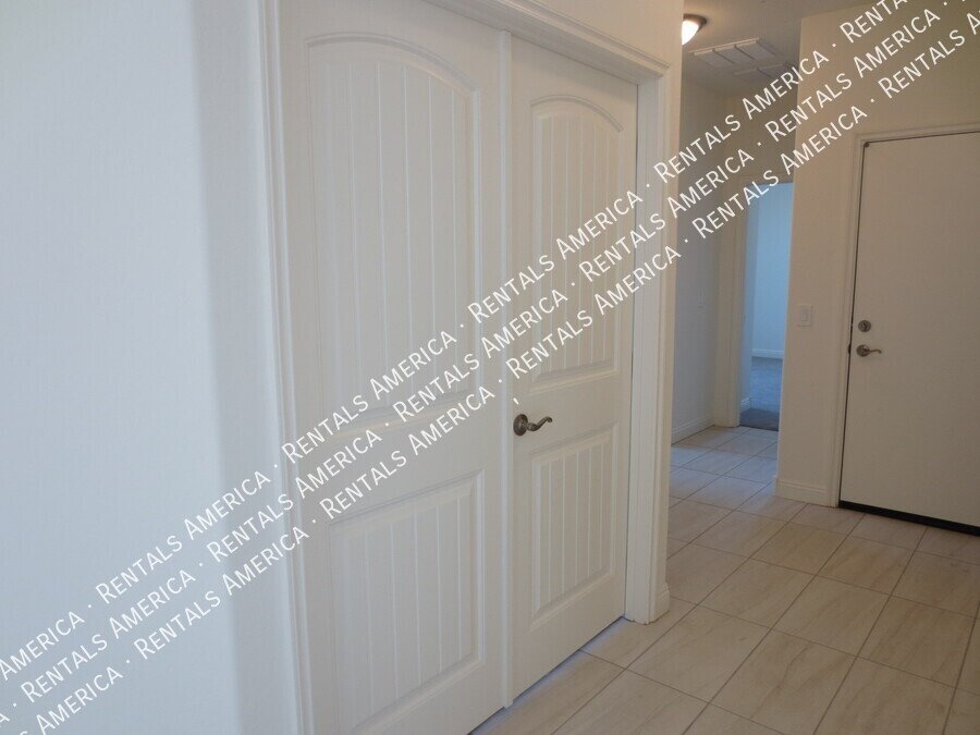 Beautiful 3 Bedrm 2.5 Bath w 3 Car Garage in N/E Buckeye! property image