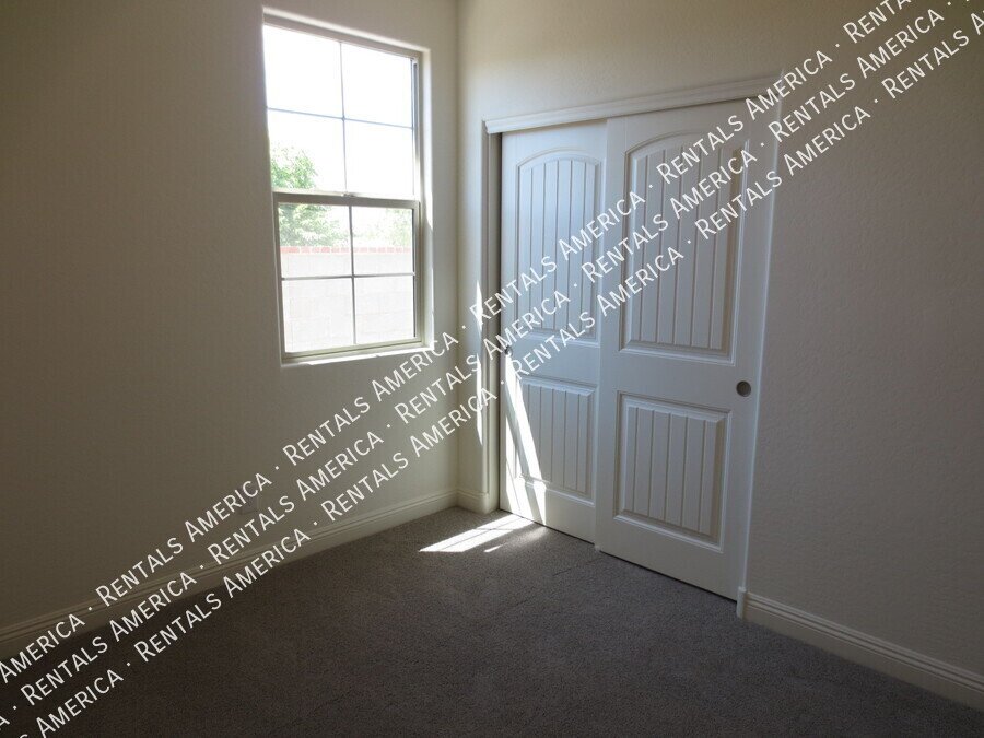 Beautiful 3 Bedrm 2.5 Bath w 3 Car Garage in N/E Buckeye! property image