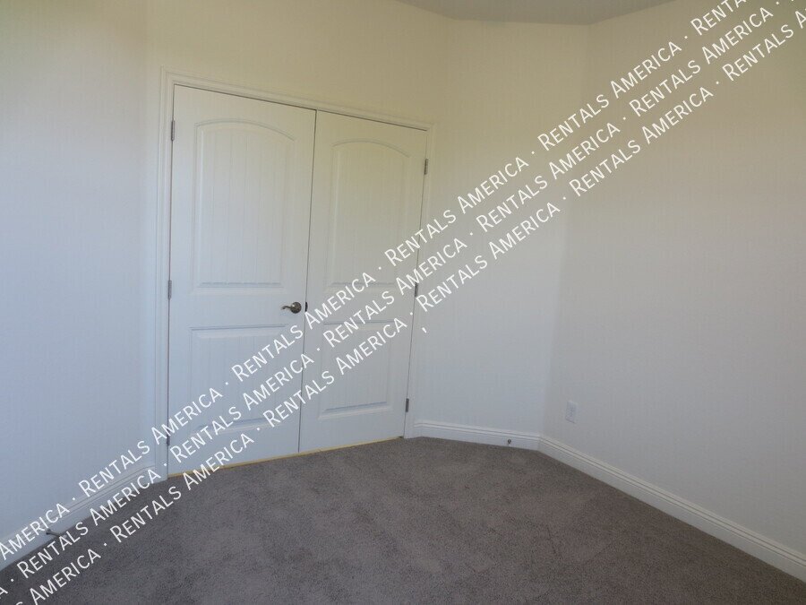 Beautiful 3 Bedrm 2.5 Bath w 3 Car Garage in N/E Buckeye! property image