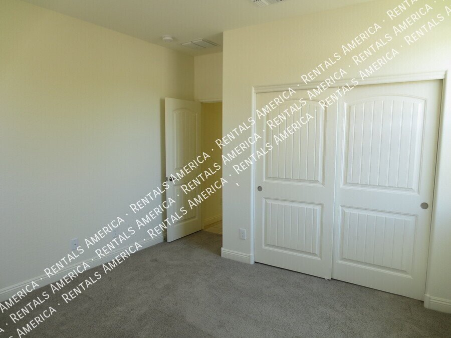 Beautiful 3 Bedrm 2.5 Bath w 3 Car Garage in N/E Buckeye! property image