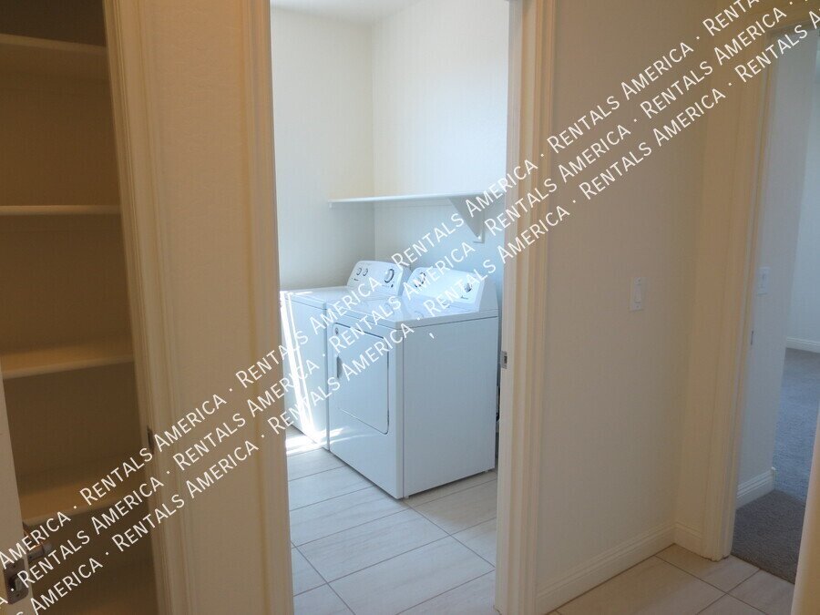 Beautiful 3 Bedrm 2.5 Bath w 3 Car Garage in N/E Buckeye! property image