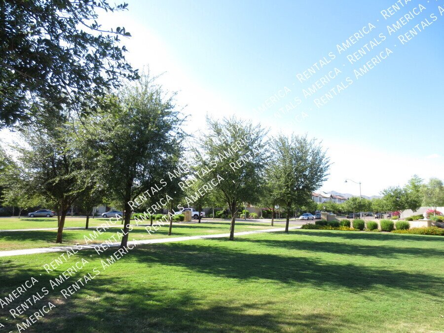 Beautiful 3 Bedrm 2.5 Bath w 3 Car Garage in N/E Buckeye! property image