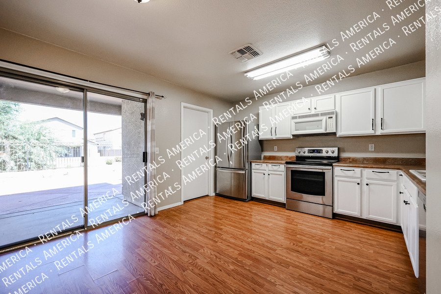3 bedroom 2 bath in  N Phx property image