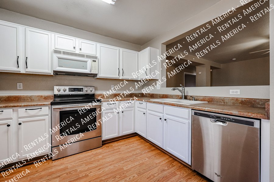 3 bedroom 2 bath in  N Phx property image