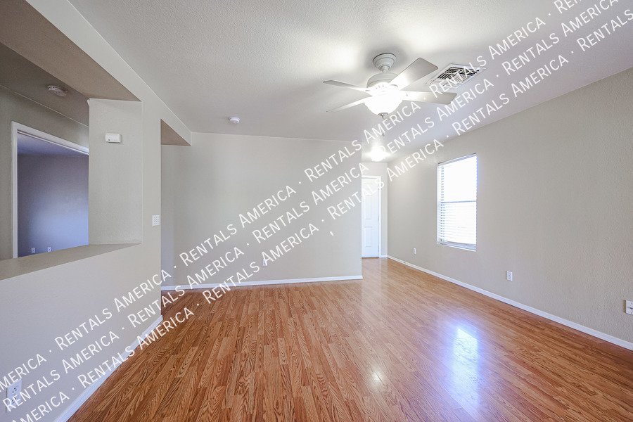 3 bedroom 2 bath in  N Phx property image