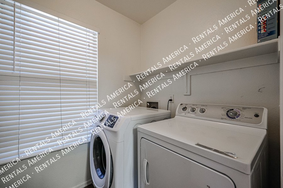 3 bedroom 2 bath in  N Phx property image