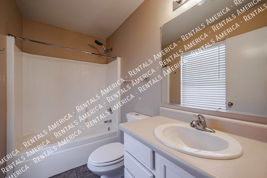 3 bedroom 2 bath in  N Phx property image