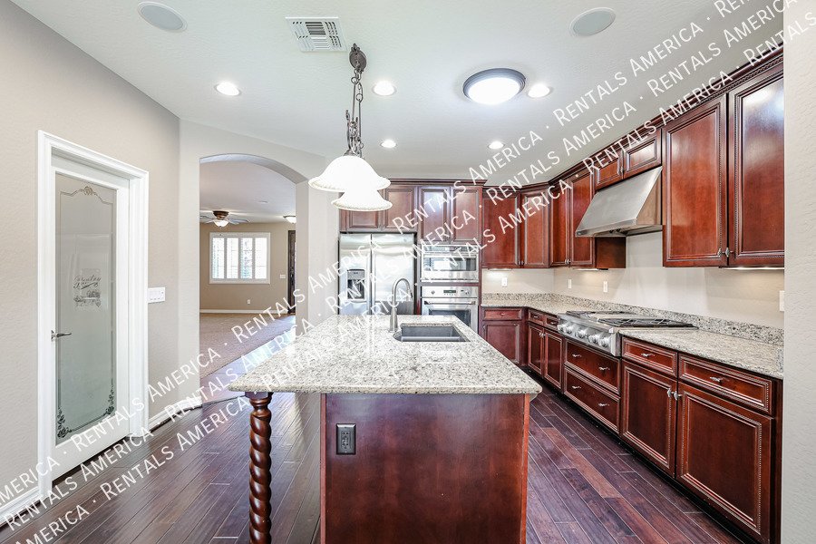 Stunning 5 Bed, 3 Bath Single-Level in Fulton Ranch property image