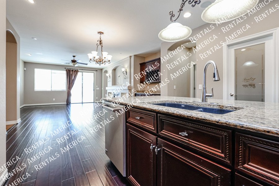 Stunning 5 Bed, 3 Bath Single-Level in Fulton Ranch property image