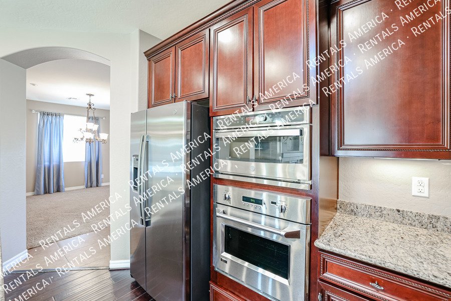 Stunning 5 Bed, 3 Bath Single-Level in Fulton Ranch property image
