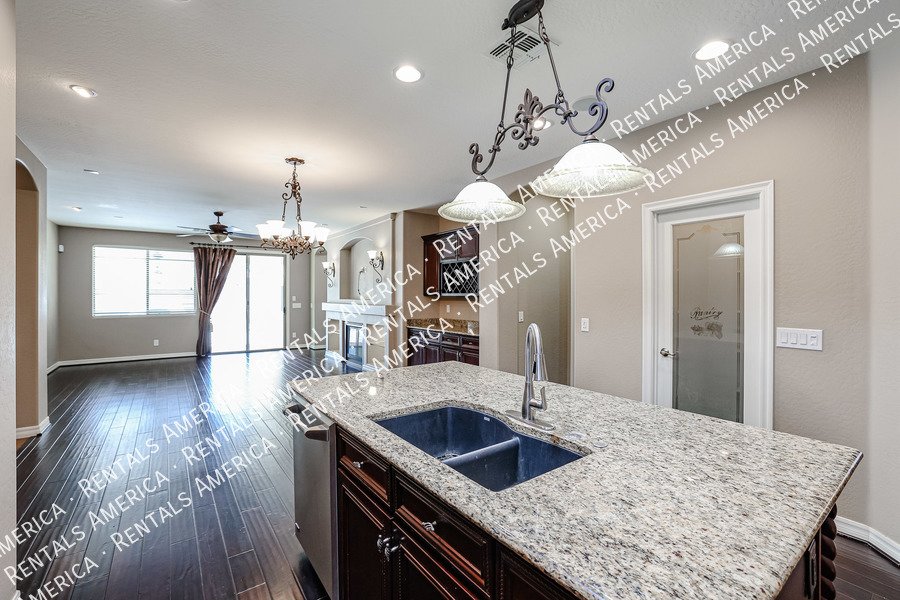 Stunning 5 Bed, 3 Bath Single-Level in Fulton Ranch property image