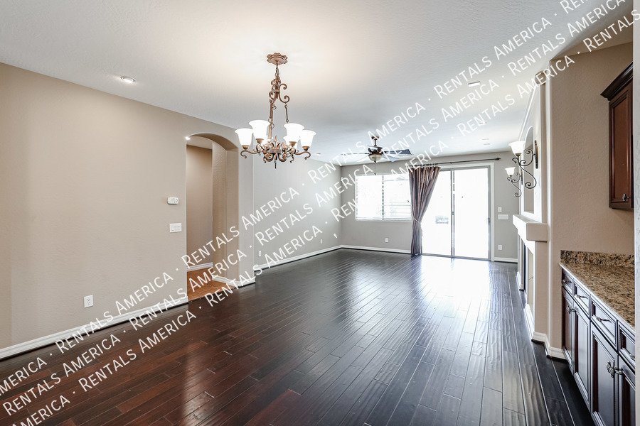 Stunning 5 Bed, 3 Bath Single-Level in Fulton Ranch property image