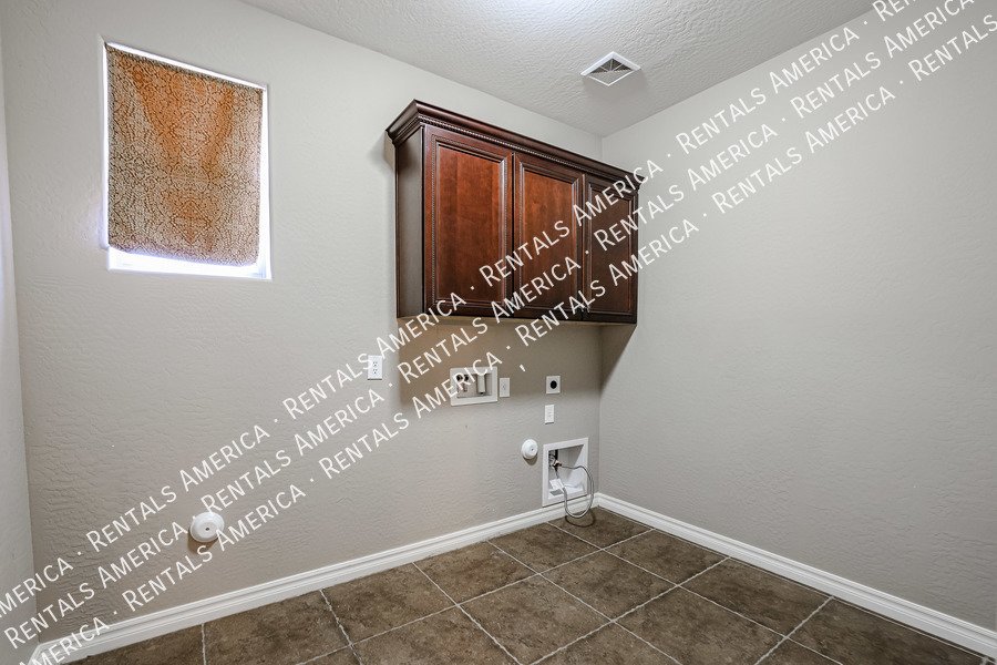 Stunning 5 Bed, 3 Bath Single-Level in Fulton Ranch property image