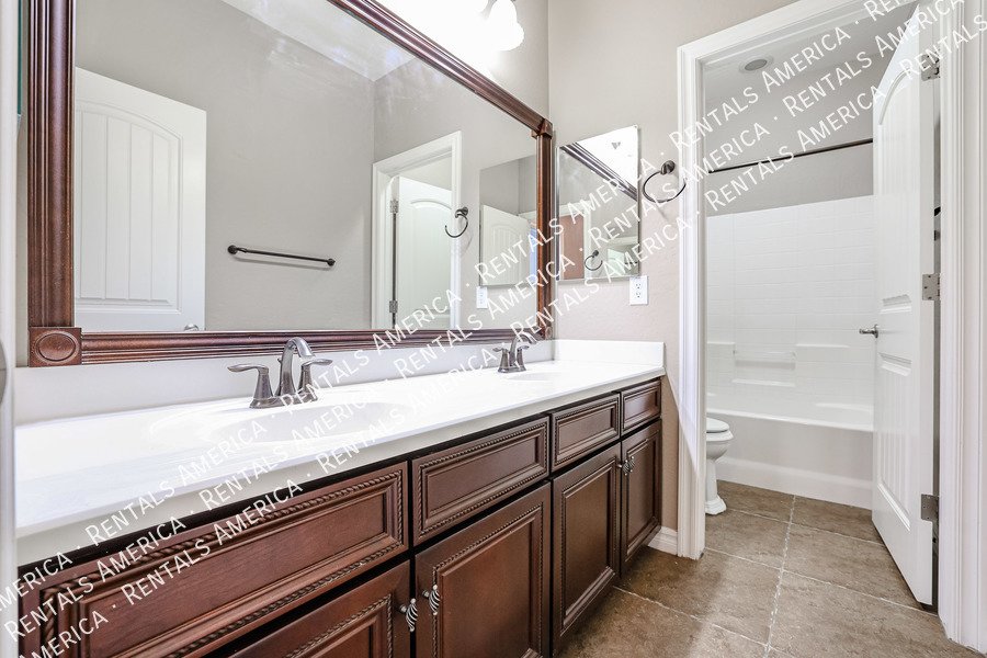 Stunning 5 Bed, 3 Bath Single-Level in Fulton Ranch property image