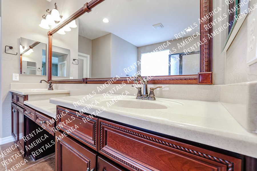 Stunning 5 Bed, 3 Bath Single-Level in Fulton Ranch property image