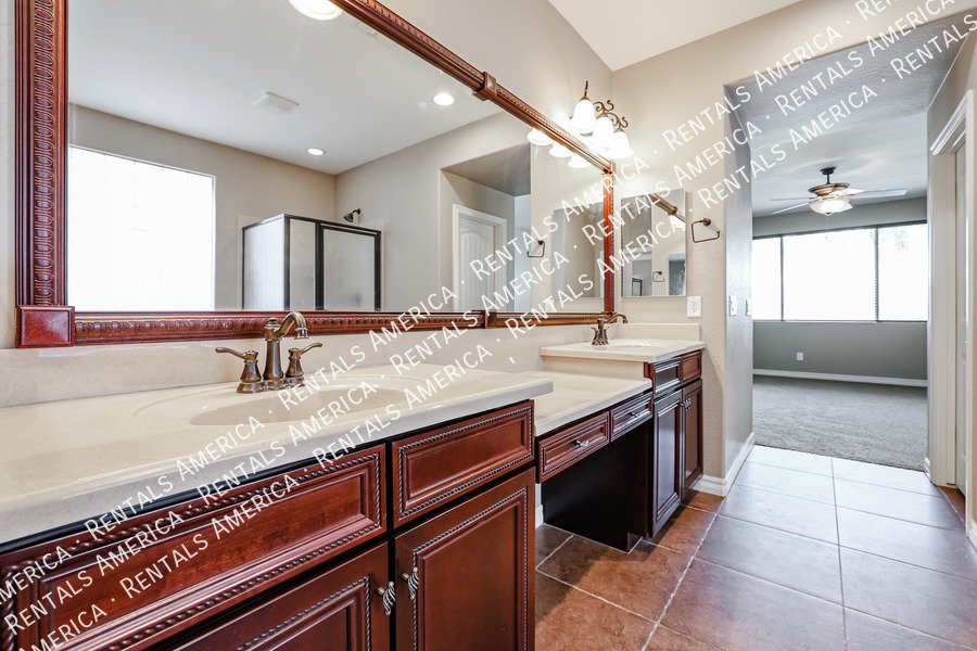 Stunning 5 Bed, 3 Bath Single-Level in Fulton Ranch property image