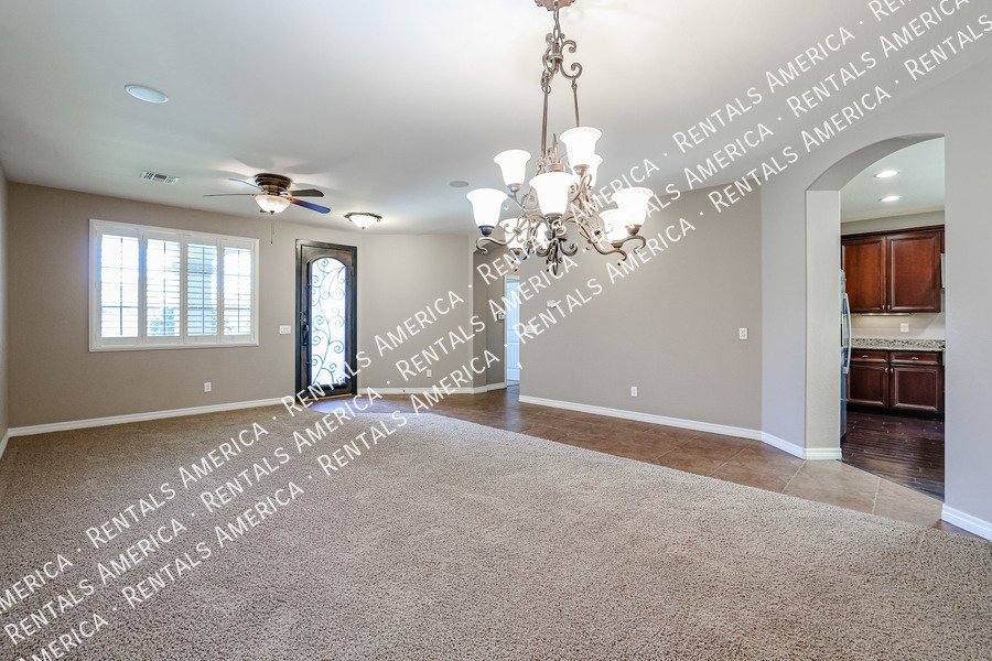 Stunning 5 Bed, 3 Bath Single-Level in Fulton Ranch property image