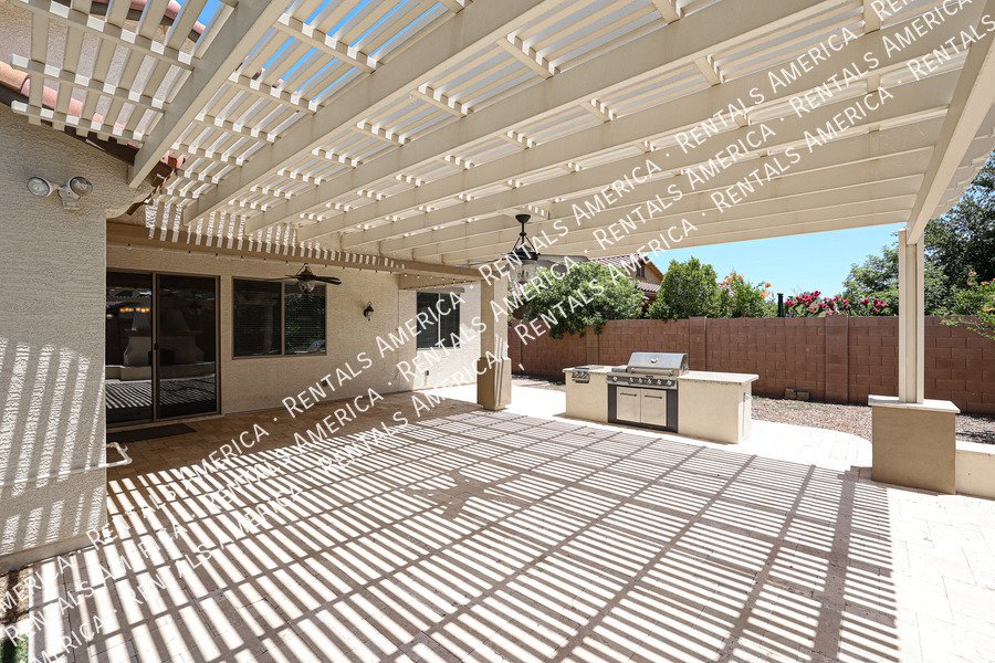 Stunning 5 Bed, 3 Bath Single-Level in Fulton Ranch property image