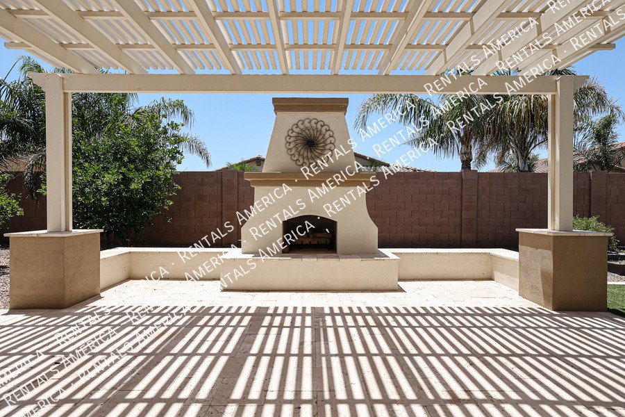 Stunning 5 Bed, 3 Bath Single-Level in Fulton Ranch property image
