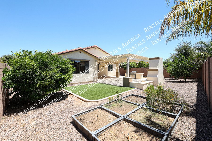 Stunning 5 Bed, 3 Bath Single-Level in Fulton Ranch property image