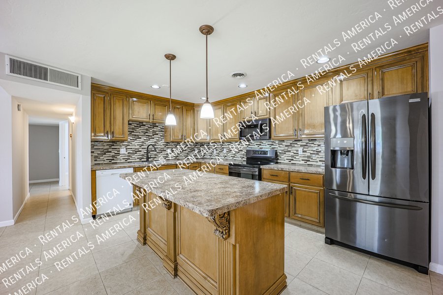 Spacious 2 Master Bedrooms- Scottsdale 4 bedroom 3 baths property image