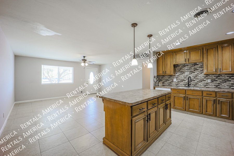 Spacious 2 Master Bedrooms- Scottsdale 4 bedroom 3 baths property image