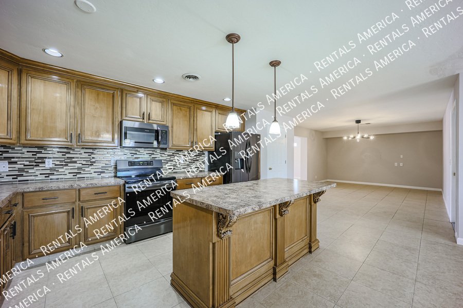Spacious 2 Master Bedrooms- Scottsdale 4 bedroom 3 baths property image