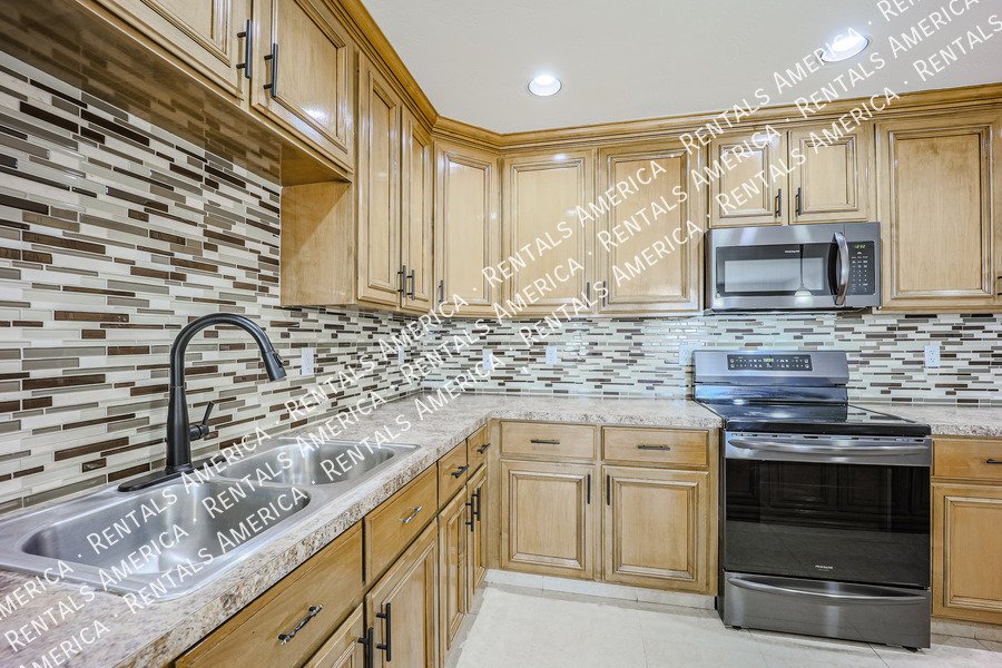 Spacious 2 Master Bedrooms- Scottsdale 4 bedroom 3 baths property image