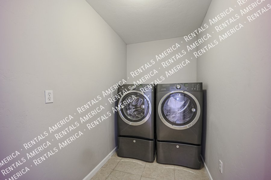 Spacious 2 Master Bedrooms- Scottsdale 4 bedroom 3 baths property image