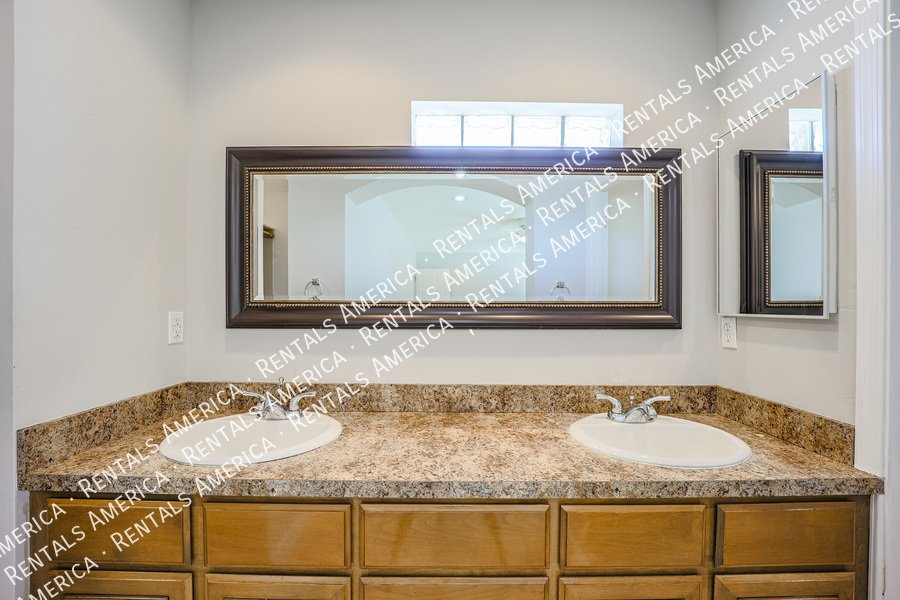 Spacious 2 Master Bedrooms- Scottsdale 4 bedroom 3 baths property image