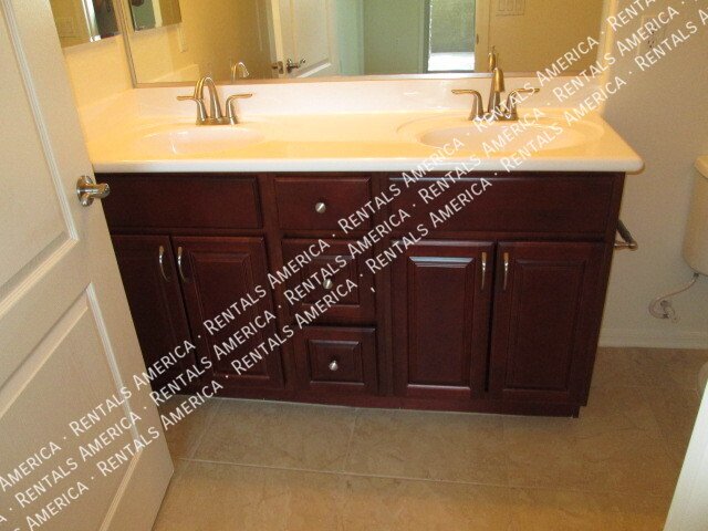 2 BED 2 BATH CONDO IN GATED COMMUNITY property image