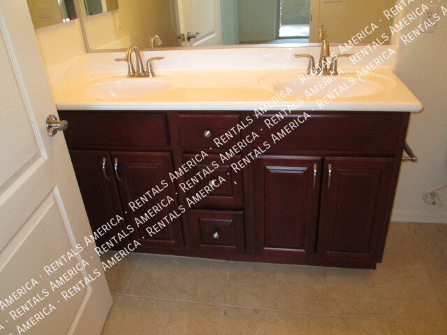 2 BED 2 BATH CONDO IN GATED COMMUNITY property image