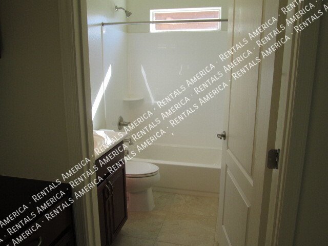 2 BED 2 BATH CONDO IN GATED COMMUNITY property image