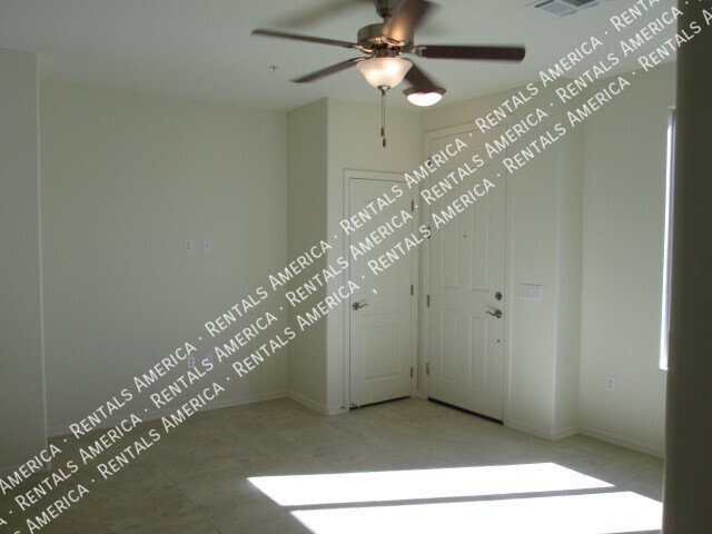 2 BED 2 BATH CONDO IN GATED COMMUNITY property image