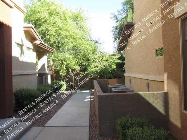 2 BED 2 BATH CONDO IN GATED COMMUNITY property image