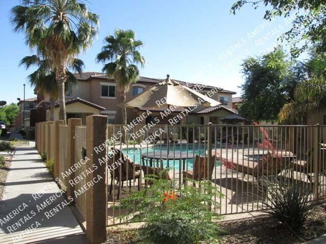 2 BED 2 BATH CONDO IN GATED COMMUNITY property image