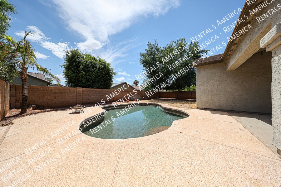 Gorgeous 4 Bd/2 Bth w/Office & Pool, Desirable Chandler Location property image