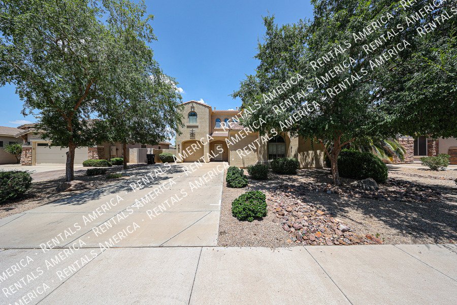 Beautiful & Bright 4 Bedroom Home in Ideal Chandler Location! property image