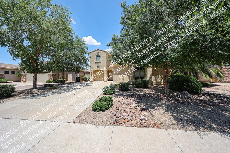 Beautiful & Bright 4 Bedroom Home in Ideal Chandler Location! property image