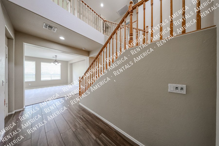 Beautiful & Bright 4 Bedroom Home in Ideal Chandler Location! property image