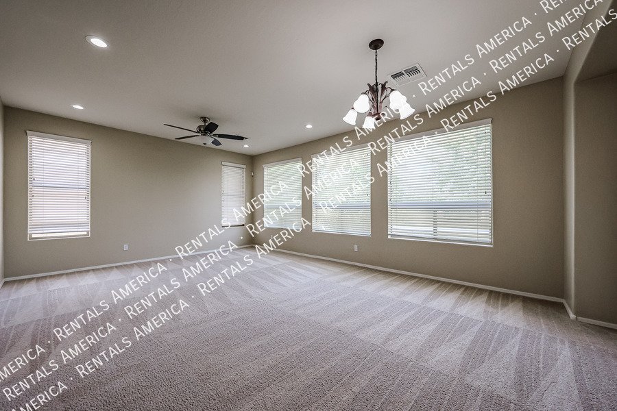 Beautiful & Bright 4 Bedroom Home in Ideal Chandler Location! property image