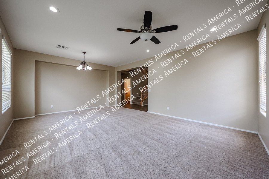 Beautiful & Bright 4 Bedroom Home in Ideal Chandler Location! property image