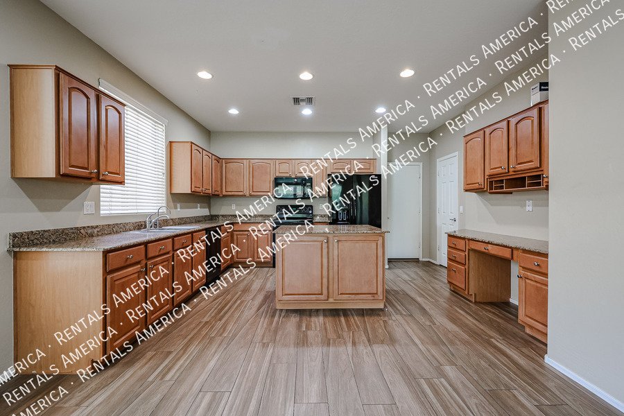 Beautiful & Bright 4 Bedroom Home in Ideal Chandler Location! property image